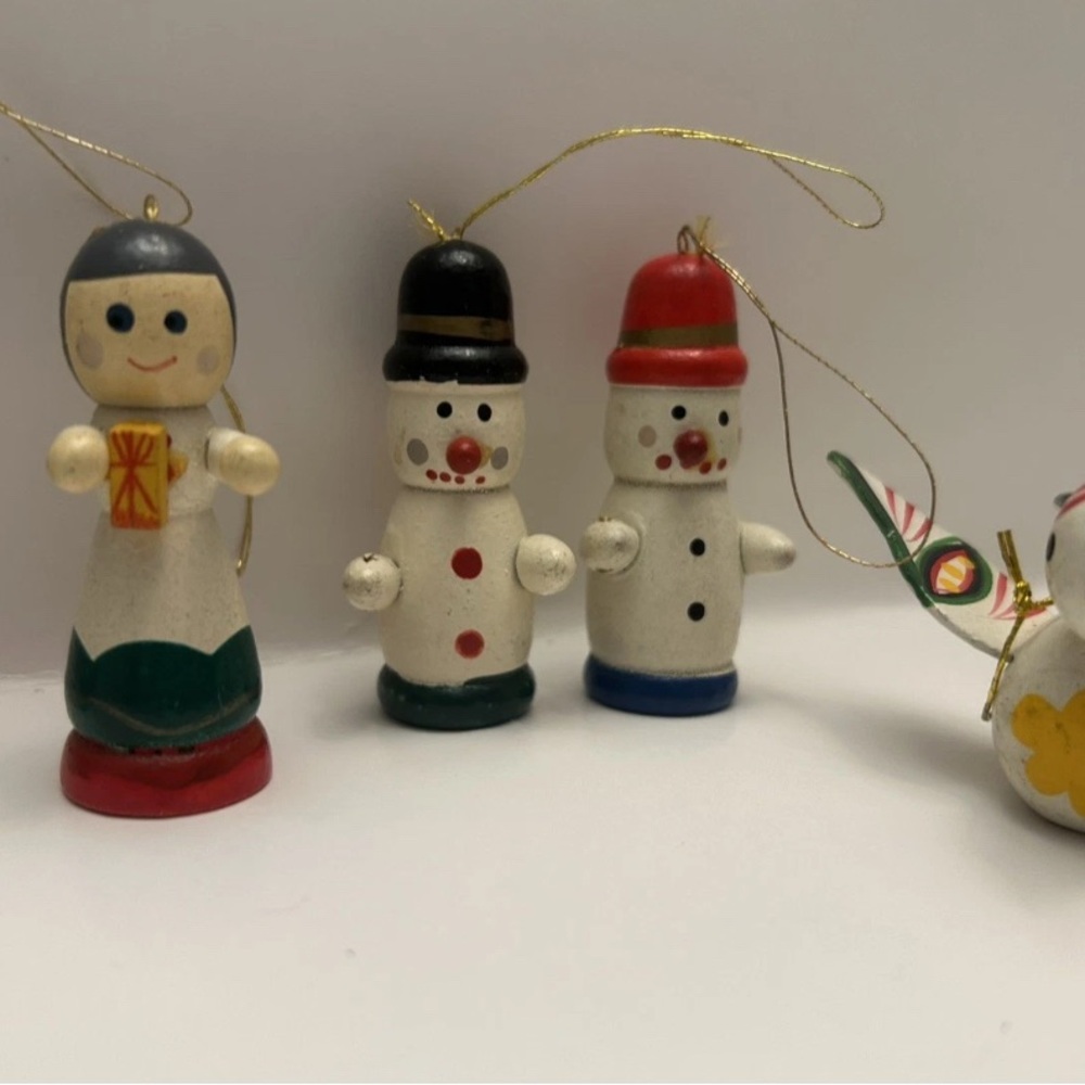 Vintage Wooden Christmas Ornaments Lot of 8 Hand Painted, Bird, Soldier, Snowmen - Picture 4 of 5